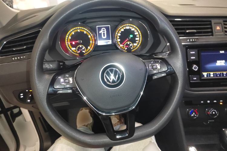 Used Volkswagen Tiguan L 2021 280TSI Automatic Two-Wheel Drive Comfort Edition – Low-Trim Version Steering Wheel