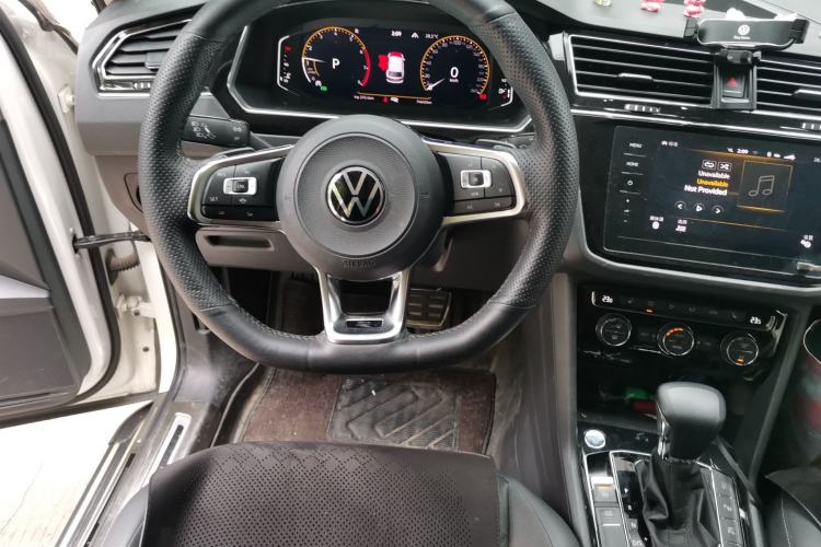 Used Volkswagen Tiguan L 2021 380TSI Automatic All-Wheel Drive R-Line Comfort Plus 7-Seater Steering Wheel