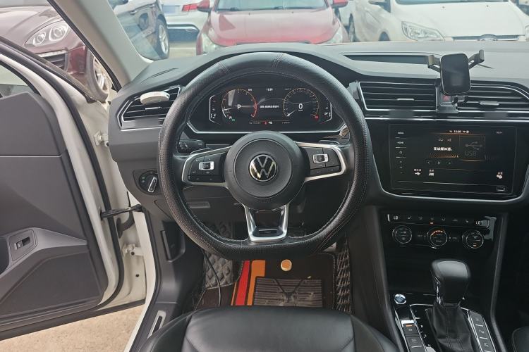Used Volkswagen Tiguan L 2021 330TSI Automatic Two-Wheel Drive R-Line Flagship Edition Steering Wheel