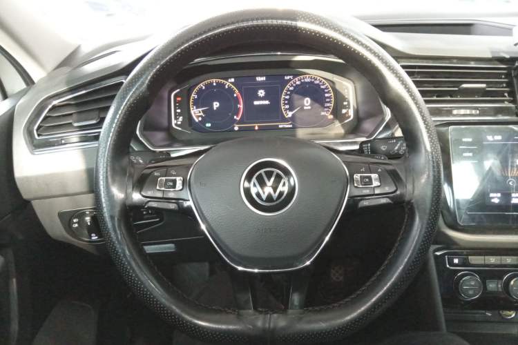 Used Volkswagen Tiguan L 2021 330TSI Automatic Two-Wheel Drive Smart Edition Steering Wheel
