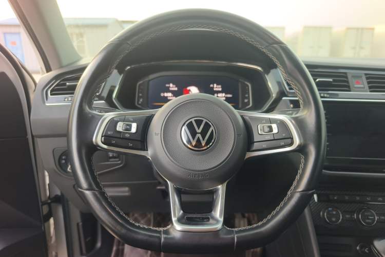 Used Volkswagen Tiguan L 2021 330TSI Automatic Two-Wheel Drive R-Line Enhanced Edition Steering Wheel