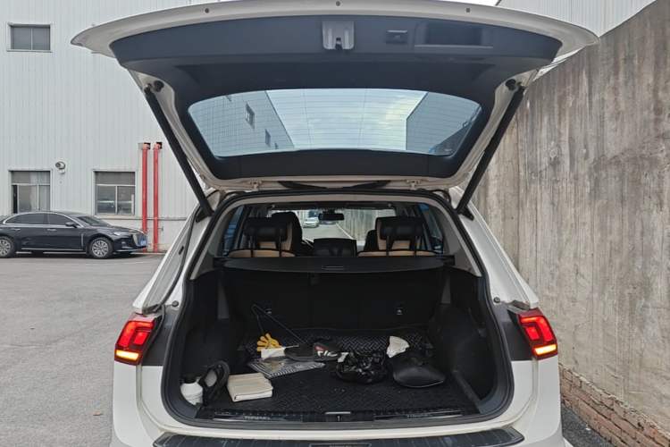 Used Volkswagen Tiguan L 2021 330TSI Automatic Two-Wheel Drive Smart Edition Trunk