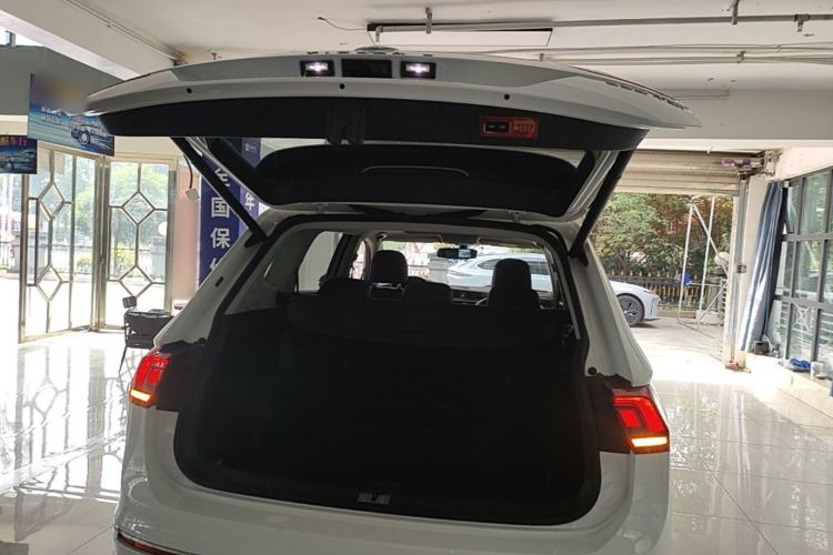 Used Volkswagen Tiguan L 2021 330TSI Automatic Two-Wheel Drive R-Line Enhanced Edition Trunk