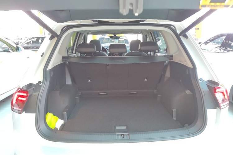 Used Volkswagen Tiguan L 2021 330TSI Automatic Two-Wheel Drive R-Line Flagship Edition Trunk