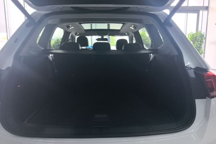 Used Volkswagen Tiguan L 2021 330TSI Automatic Two-Wheel Drive R-Line Enhanced Edition Trunk
