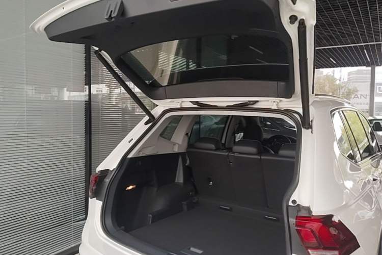 Used Volkswagen Tiguan L 2021 330TSI Automatic Two-Wheel Drive R-Line Enhanced Edition Trunk