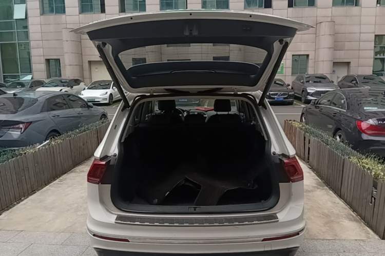 Used Volkswagen Tiguan L 2021 330TSI Automatic Two-Wheel Drive R-Line Flagship Edition Trunk