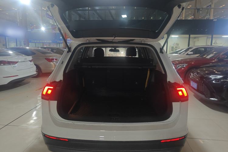 Used Volkswagen Tiguan L 2021 280TSI Automatic Two-Wheel Drive Comfort Edition – Low-Trim Version Trunk