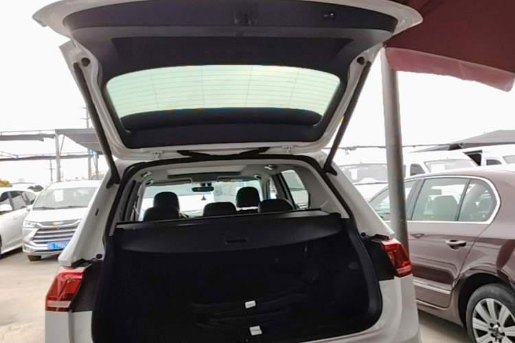 Used Volkswagen Tiguan L 2021 330TSI Automatic Two-Wheel Drive R-Line Enhanced Edition Trunk