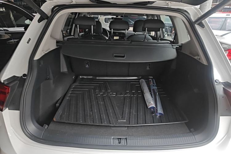 Used Volkswagen Tiguan L 2021 330TSI Automatic Two-Wheel Drive R-Line Enhanced Edition Trunk