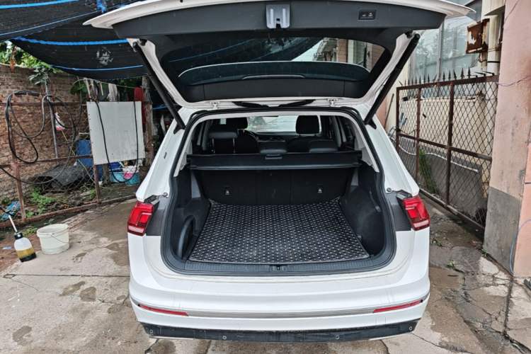 Used Volkswagen Tiguan L 2021 330TSI Automatic Two-Wheel Drive R-Line Enhanced Edition Trunk