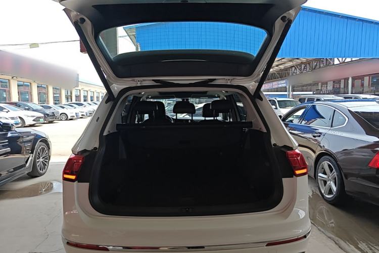 Used Volkswagen Tiguan L 2021 330TSI Automatic Two-Wheel Drive R-Line Enhanced Edition Trunk