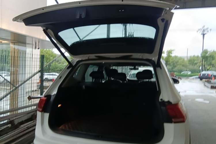 Used Volkswagen Tiguan L 2021 330TSI Automatic Two-Wheel Drive R-Line Enhanced Edition Trunk