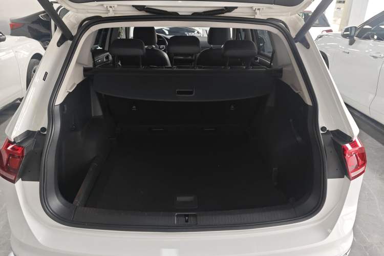Used Volkswagen Tiguan L 2021 330TSI Automatic Two-Wheel Drive R-Line Enhanced Edition Trunk