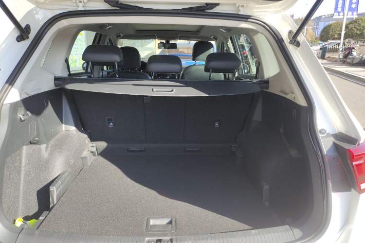 Used Volkswagen Tiguan L 2021 330TSI Automatic Two-Wheel Drive Smart Edition Trunk