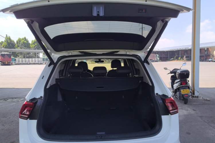 Used Volkswagen Tiguan L 2021 330TSI Automatic Two-Wheel Drive R-Line Flagship Edition Trunk
