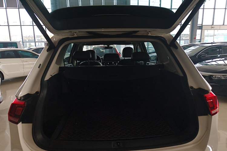 Used Volkswagen Tiguan L 2021 330TSI Automatic Two-Wheel Drive R-Line Enhanced Edition Trunk