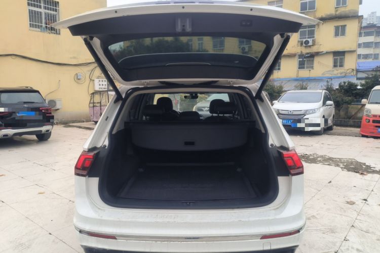 Used Volkswagen Tiguan L 2021 330TSI Automatic Two-Wheel Drive R-Line Enhanced Edition Trunk