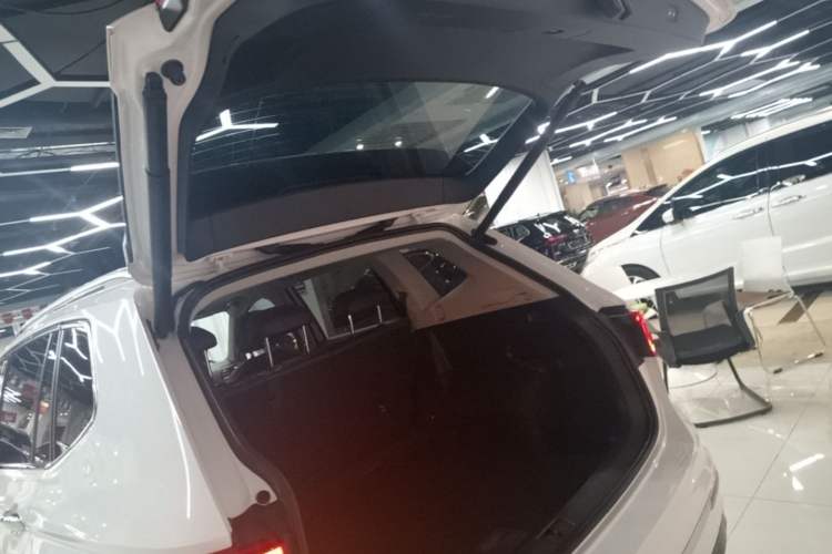 Used Volkswagen Tiguan L 2021 330TSI Automatic Two-Wheel Drive R-Line Enhanced Edition Trunk