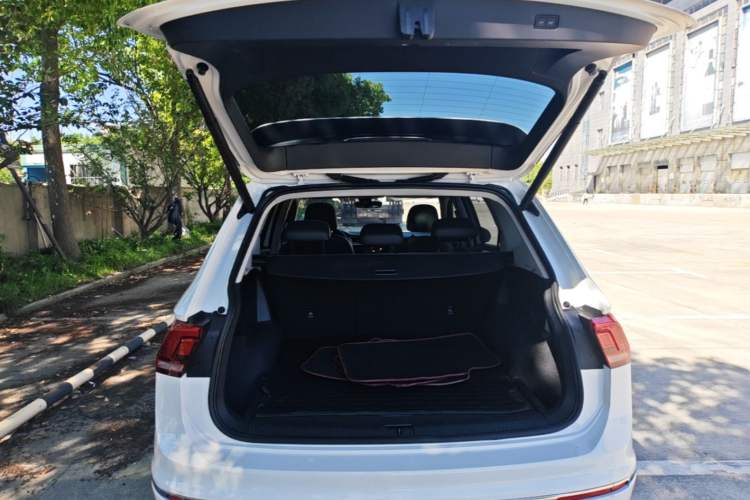 Used Volkswagen Tiguan L 2021 330TSI Automatic Two-Wheel Drive R-Line Enhanced Edition Trunk