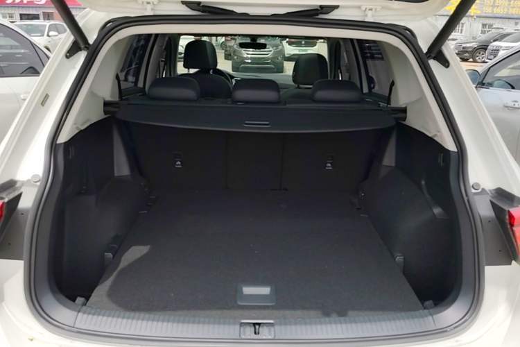 Used Volkswagen Tiguan L 2021 330TSI Automatic Two-Wheel Drive R-Line Enhanced Edition Trunk