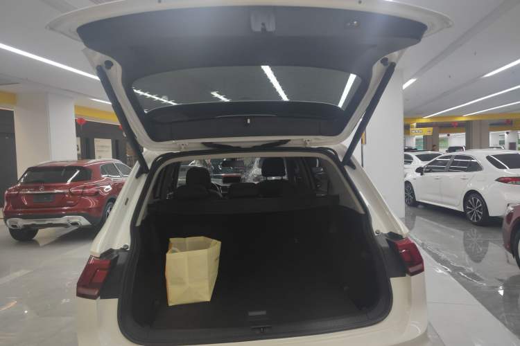 Used Volkswagen Tiguan L 2021 330TSI Automatic Two-Wheel Drive R-Line Enhanced Edition Trunk