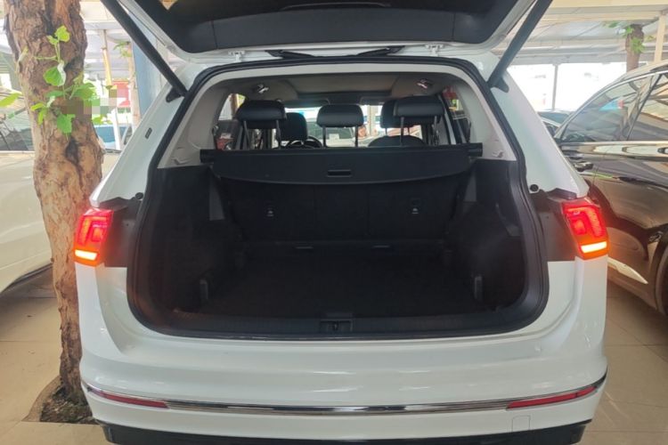 Used Volkswagen Tiguan L 2021 330TSI Automatic Two-Wheel Drive R-Line Enhanced Edition Trunk