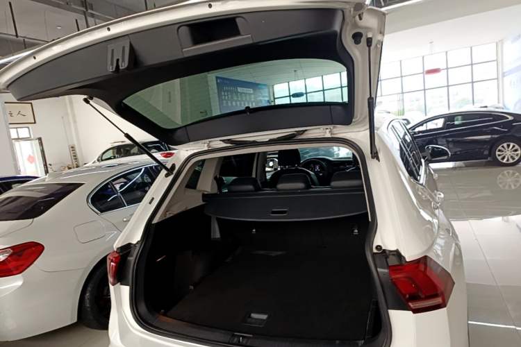 Used Volkswagen Tiguan L 2021 330TSI Automatic Two-Wheel Drive Comfort Edition Trunk