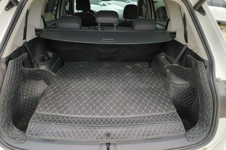 Used Volkswagen Tiguan L 2021 380TSI Automatic All-Wheel Drive R-Line Comfort Plus 7-Seater Trunk