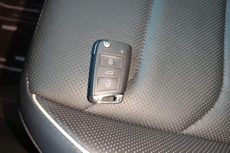 Used Volkswagen Tiguan L 2021 330TSI Automatic Two-Wheel Drive R-Line Flagship Edition Vehicle Key