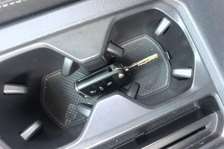 Used Volkswagen Tiguan L 2021 330TSI Automatic Two-Wheel Drive R-Line Enhanced Edition Vehicle Key