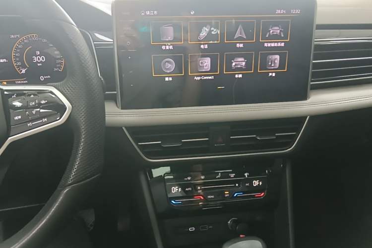 Used Volkswagen Tiguan L 2022 330TSI Automatic Two-Wheel Drive Smart Edition Audio And AC Panel