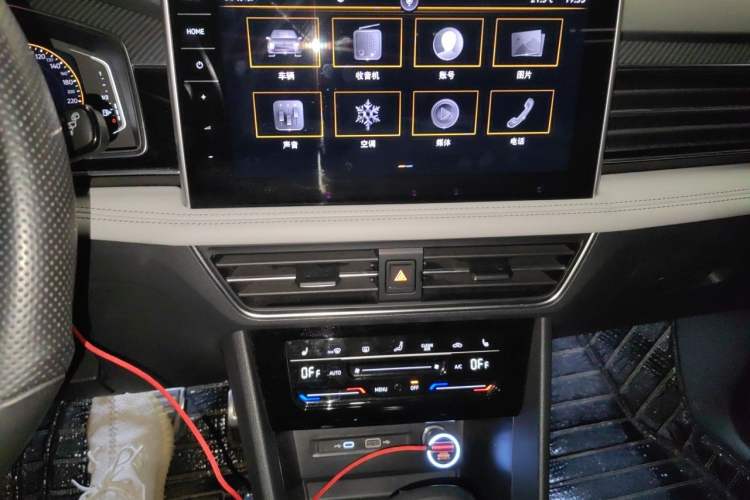 Used Volkswagen Tiguan L 2022 380TSI Automatic All-Wheel Drive R-Line Enhanced Comfort 7-Seater Audio And AC Panel