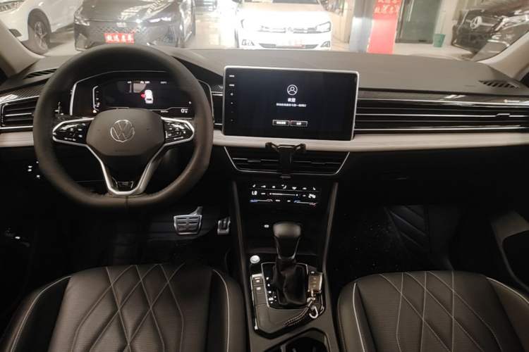 Used Volkswagen Tiguan L 2022 330TSI Automatic Two-Wheel Drive R-Line Enhanced Edition Audio And AC Panel