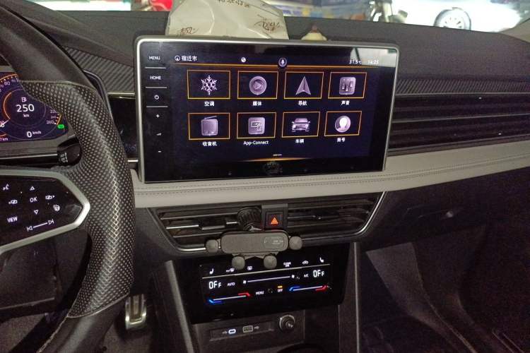 Used Volkswagen Tiguan L 2022 330TSI Automatic Two-Wheel Drive R-Line Enhanced Edition Audio And AC Panel