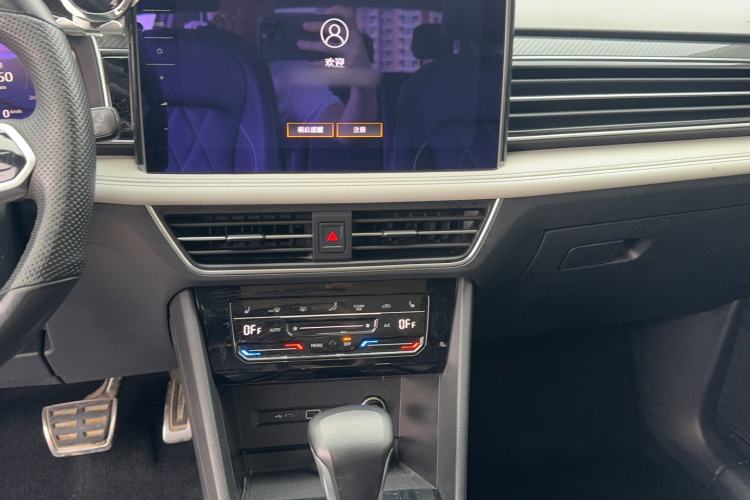 Used Volkswagen Tiguan L 2022 330TSI Automatic Two-Wheel Drive R-Line Enhanced Edition Audio And AC Panel