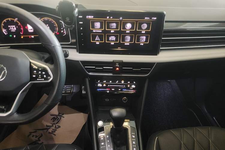 Used Volkswagen Tiguan L 2022 330TSI Automatic Two-Wheel Drive R-Line Enhanced Edition Audio And AC Panel