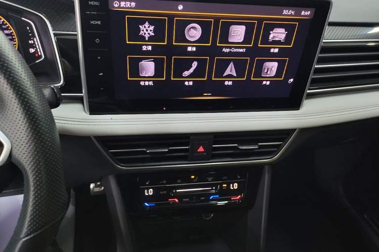 Used Volkswagen Tiguan L 2022 330TSI Automatic Two-Wheel Drive R-Line Enhanced Edition Audio And AC Panel