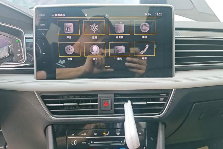 Used Volkswagen Tiguan L 2022 330TSI Automatic Two-Wheel Drive R-Line Enhanced Edition Audio And AC Panel