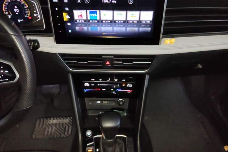 Used Volkswagen Tiguan L 2022 330TSI Automatic Two-Wheel Drive Smart Edition Audio And AC Panel