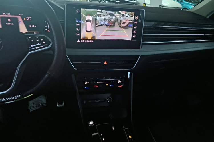 Used Volkswagen Tiguan L 2022 330TSI Automatic Two-Wheel Drive R-Line Enhanced Edition Audio And AC Panel