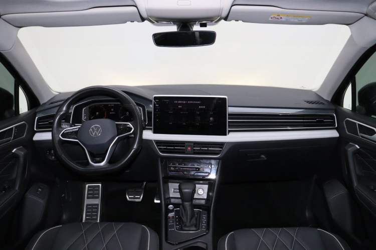 Used Volkswagen Tiguan L 2022 330TSI Automatic Two-Wheel Drive R-Line Enhanced Edition Audio And AC Panel