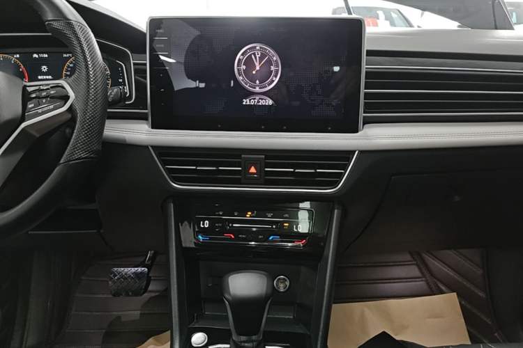 Used Volkswagen Tiguan L 2022 330TSI Automatic Two-Wheel Drive Smart Edition Audio And AC Panel