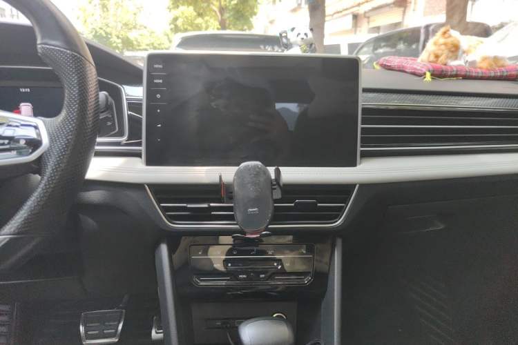 Used Volkswagen Tiguan L 2022 330TSI Automatic Two-Wheel Drive R-Line Flagship Edition Audio And AC Panel