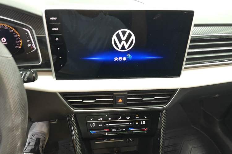 Used Volkswagen Tiguan L 2022 380TSI Automatic All-Wheel Drive R-Line Enhanced Comfort 7-Seater Audio And AC Panel