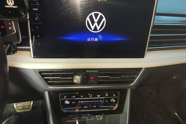 Used Volkswagen Tiguan L 2022 330TSI Automatic Two-Wheel Drive R-Line Enhanced Edition Audio And AC Panel