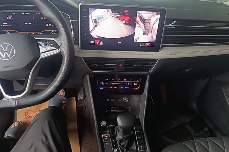 Used Volkswagen Tiguan L 2022 330TSI Automatic Two-Wheel Drive Smart Edition Audio And AC Panel