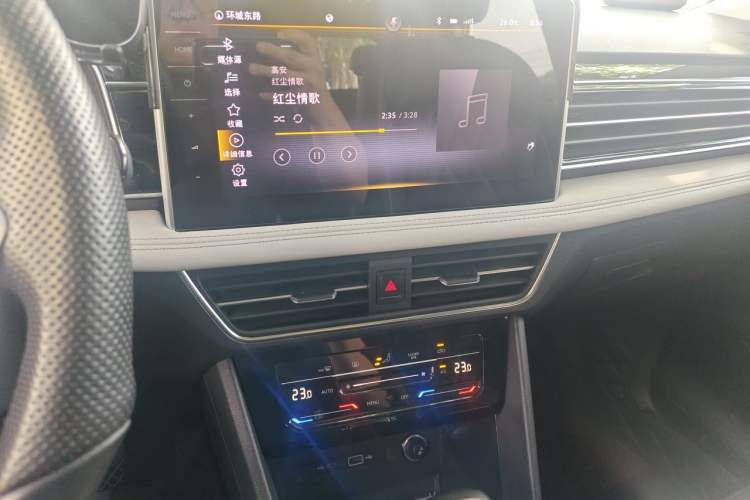Used Volkswagen Tiguan L 2022 330TSI Automatic Two-Wheel Drive Smart Edition Audio And AC Panel