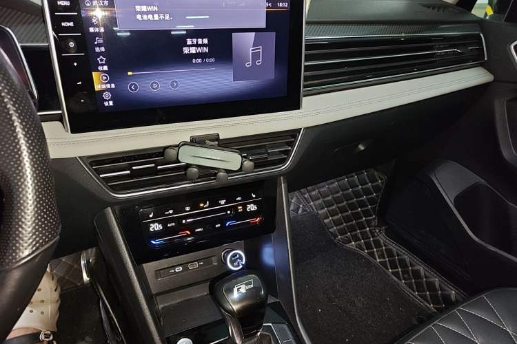 Used Volkswagen Tiguan L 2022 330TSI Automatic Two-Wheel Drive R-Line Enhanced Edition Audio And AC Panel