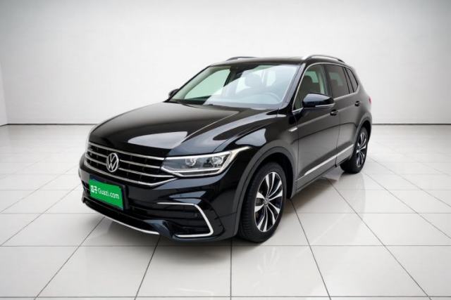 Ojetý Volkswagen Tiguan L 2022 380TSI Automatic All-Wheel Drive R-Line Enhanced Comfort 7-Seater